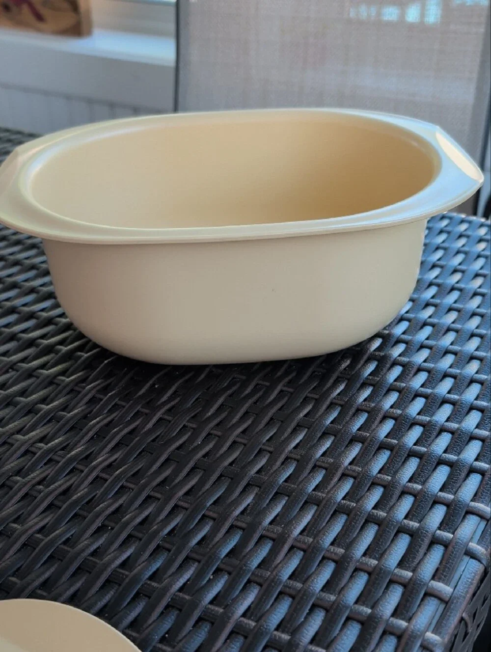 NWOT Tupperware OvenWorks 3 Quart Oval
